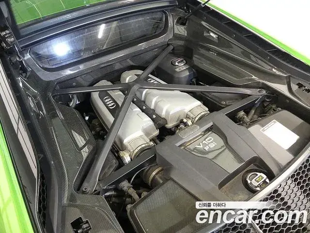 Audi R8 2021 — Фото 18/20