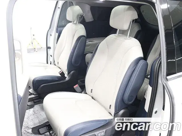 Kia Carnival 2024 — Photo 18/20