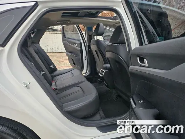 Kia K5 2023 — Şəkil 10/20