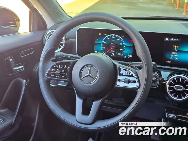 Mercedes-Benz A-Class 2020 — Фото 11/20