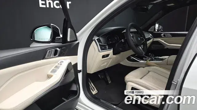 BMW X7 2021 — Фото 10/20