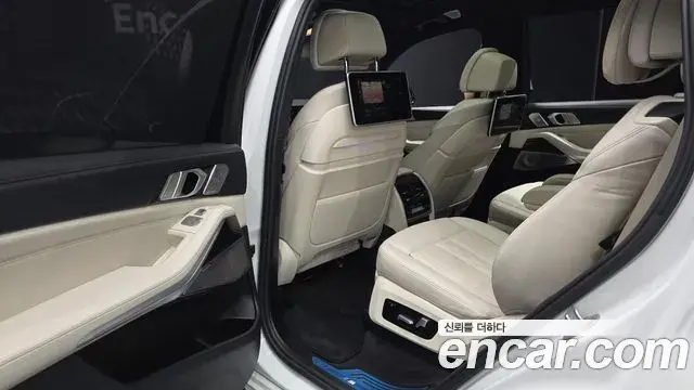 BMW X7 2021 — Фото 12/20