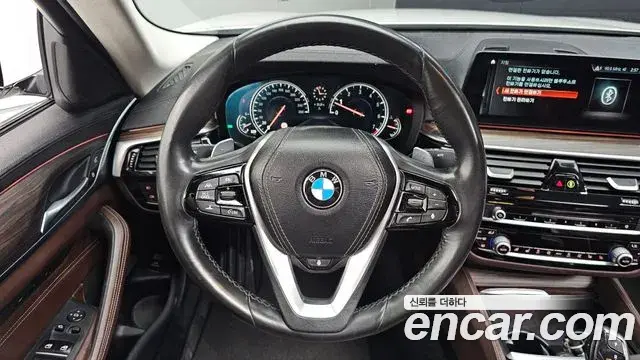 BMW 5 Series 2018 — Фото 13/20