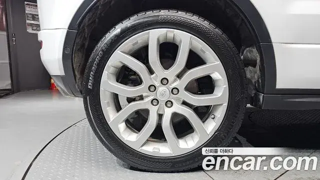 Land Rover Range Rover Evoque 2018 — Photo 8/37