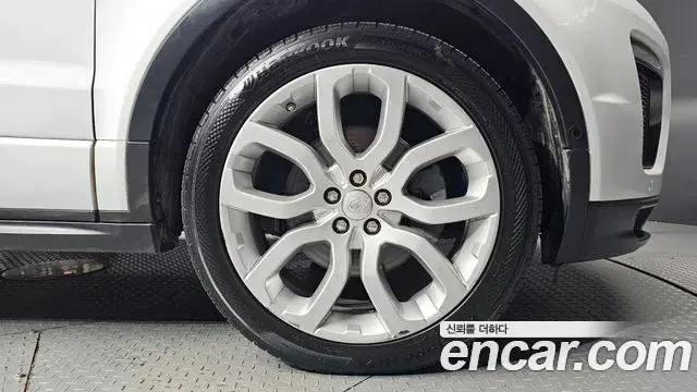 Land Rover Range Rover Evoque 2018 — Photo 25/37