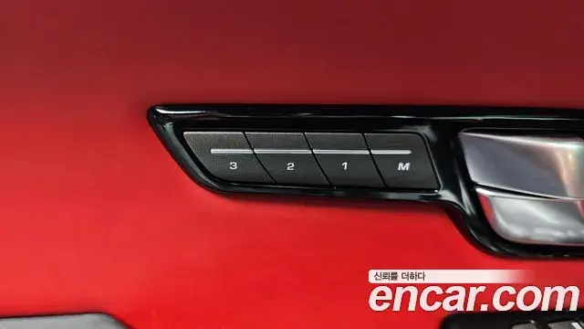 Land Rover Range Rover Evoque 2018 — Photo 9/37