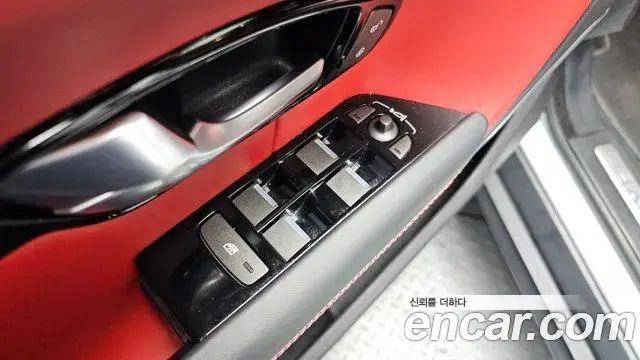 Land Rover Range Rover Evoque 2018 — Photo 7/37
