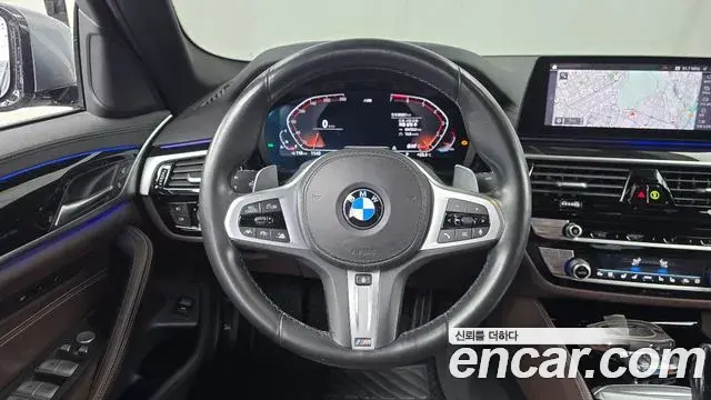 BMW 5 Series 2019 — Фото 13/20