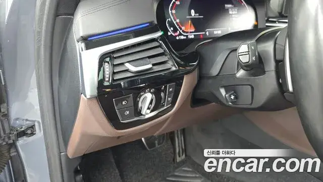 BMW 5 Series 2019 — Фото 17/20