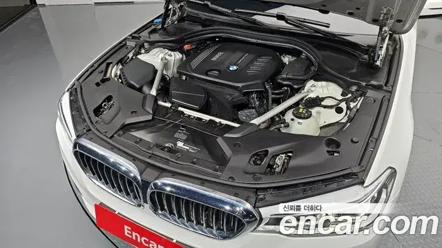 BMW 5 Series 2018 — Фото 6/20