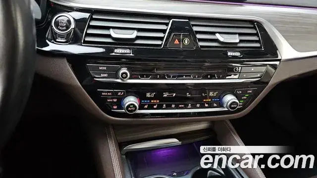 BMW 5 Series 2018 — Фото 17/20