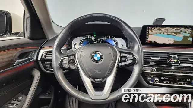 BMW 5 Series 2019 — Фото 12/20