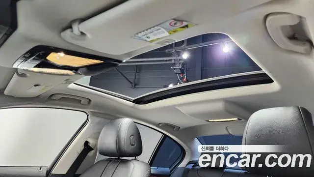 BMW 5 Series 2019 — Фото 18/20