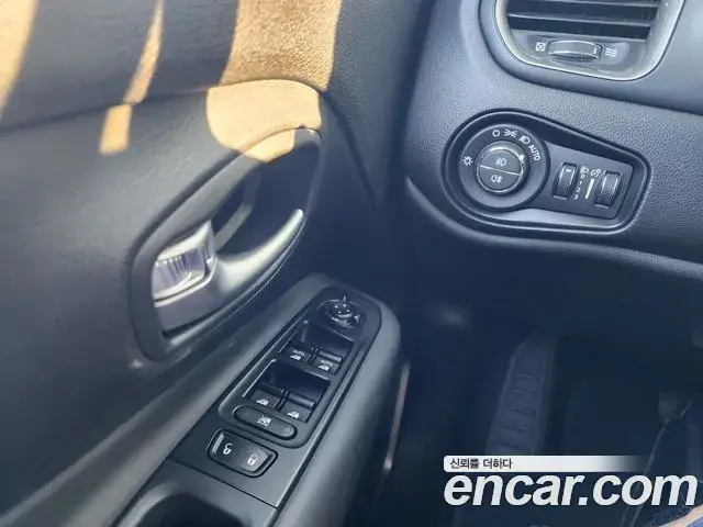 Jeep Renegade 2021 — Photo 12/17