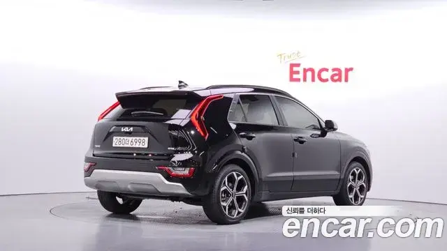 Kia Niro 2022 — Фото 1/20