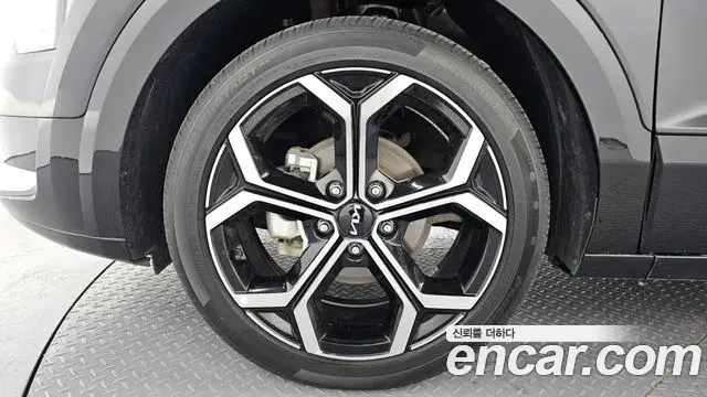 Kia Niro 2022 — Фото 4/20