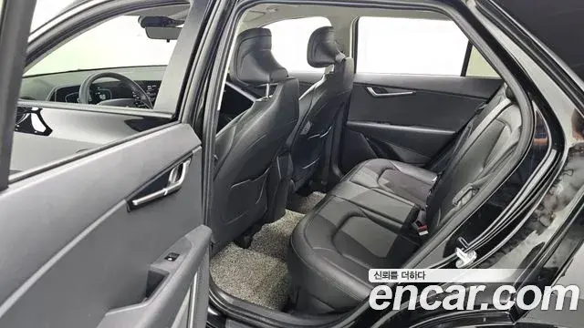Kia Niro 2022 — Фото 11/20
