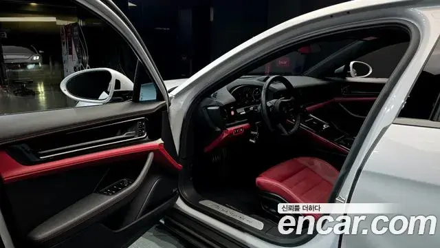 Porsche Panamera 2025 — ფოტო 14/35