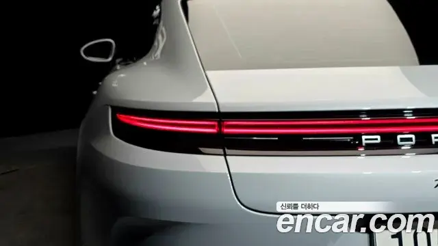 Porsche Panamera 2025 — ფოტო 26/35