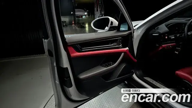 Porsche Panamera 2025 — ფოტო 24/35