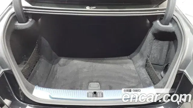 Mercedes-Benz S-Class 2025 — Photo 18/34