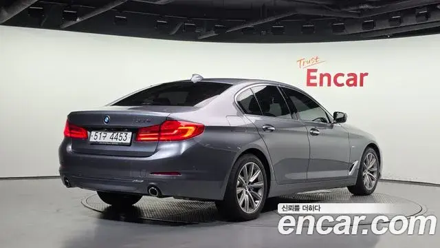 BMW 5 Series 2018 — Фото 2/20