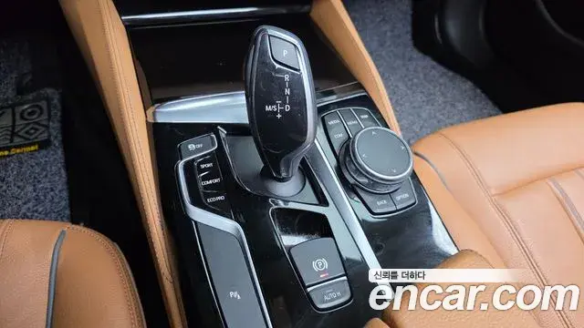 BMW 5 Series 2018 — Фото 9/20