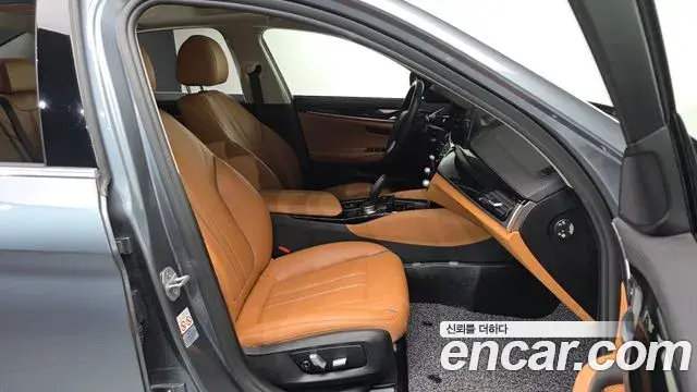 BMW 5 Series 2018 — Фото 11/20