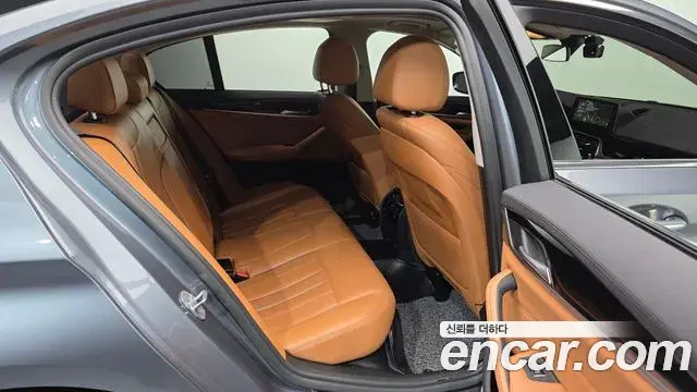 BMW 5 Series 2018 — Фото 12/20