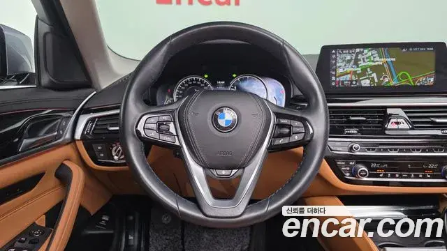 BMW 5 Series 2018 — Фото 13/20