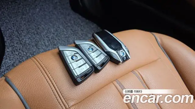 BMW 5 Series 2018 — Фото 18/20