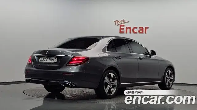 Mercedes-Benz E-Class 2019 — Фото 2/20