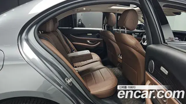 Mercedes-Benz E-Class 2019 — Фото 12/20