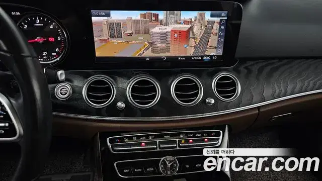 Mercedes-Benz E-Class 2019 — Фото 14/20