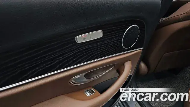 Mercedes-Benz E-Class 2019 — Фото 19/20