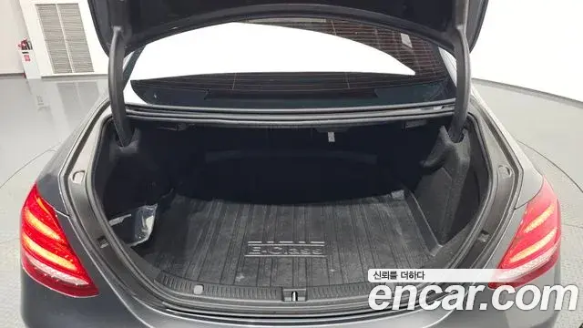 Mercedes-Benz E-Class 2019 — Фото 20/20
