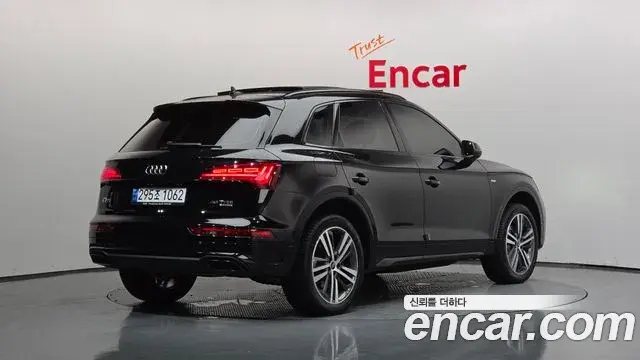 Audi Q5 2023 — Фото 2/20