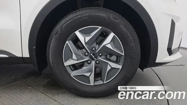 Kia Sorento 2023 — Şəkil 17/37