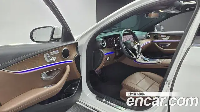 Mercedes-Benz E-Class 2021 — Фото 9/20
