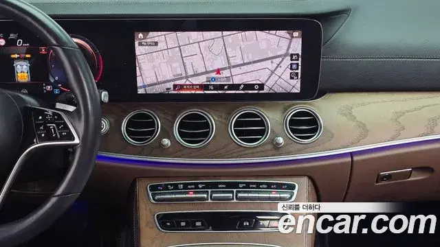 Mercedes-Benz E-Class 2021 — Фото 17/20
