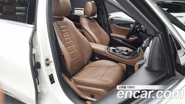 Mercedes-Benz E-Class 2019 — Фото 9/20