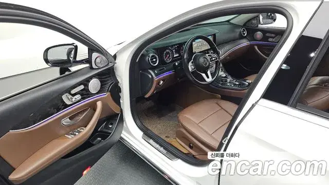 Mercedes-Benz E-Class 2019 — Фото 11/20