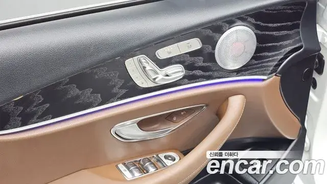 Mercedes-Benz E-Class 2019 — Фото 19/20