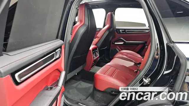 Porsche Cayenne 2022 — Фото 11/20