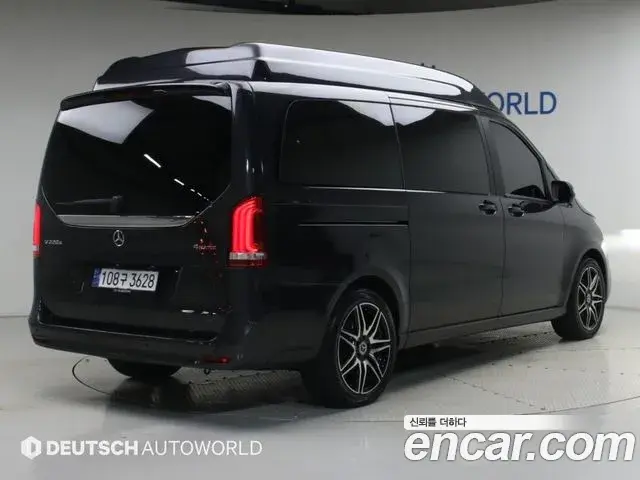 Mercedes-Benz V-Class 2023 — Фото 1/20