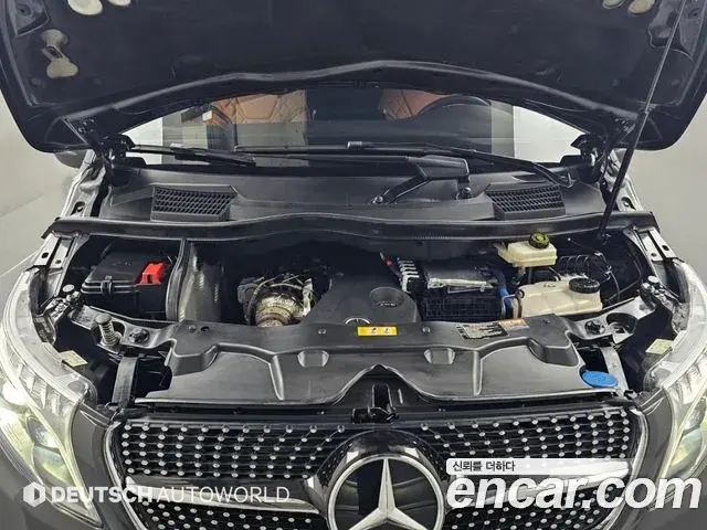 Mercedes-Benz V-Class 2023 — Фото 5/20