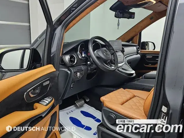 Mercedes-Benz V-Class 2023 — Фото 10/20