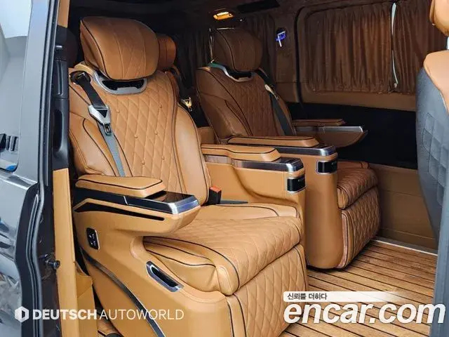 Mercedes-Benz V-Class 2023 — Фото 11/20