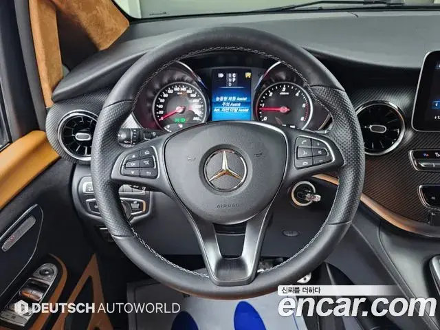 Mercedes-Benz V-Class 2023 — Фото 12/20