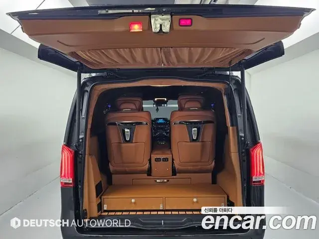 Mercedes-Benz V-Class 2023 — Фото 19/20
